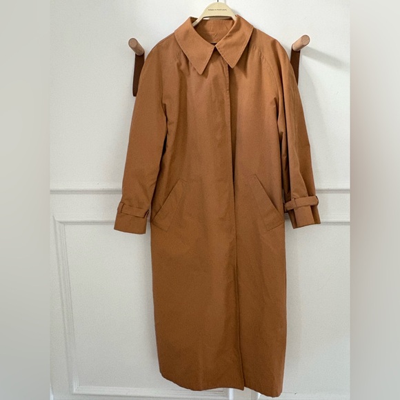 London Fog Other - London Fog Camel Tan Single-Breasted Coat with Burgundy Lining